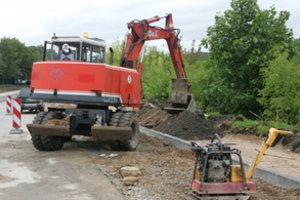 Nei į namus, nei iš namų – dėl vienos gatvės remonto gyventojai tapo kelininkų įkaitais