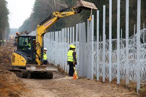 Įtampa pasienyje vėl auga: migrantai ieško landų, stebimas pasikeitęs maršrutas
