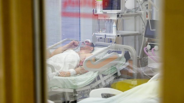 Santaros klinikose – užpildytos visos COVID-19 pacientams skirtos lovos: tačiau turi ir gerų žinių