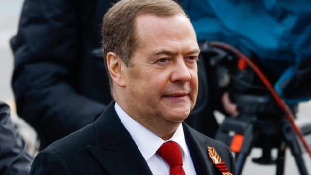Garsiai nuaidėjusius D. Medvedevo grasinimus vadina „išgėrusiomis šėlionėmis“: toks klounas – ne vienas