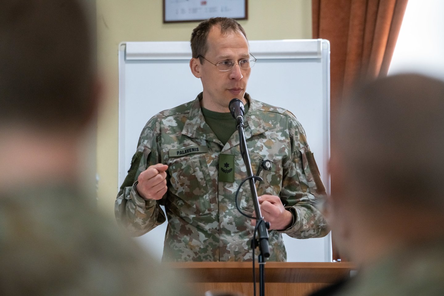  2022 m. gegužės 25–26 d. vyko seminaras „Virsmo technologijų įtaka Lietuvos kariuomenei (toliau – LK)“, kuriame gyvai dalyvavo virš 70, o nuotoliniu būdu virš 20 dalyvių iš visų krašto apsaugos sistemos institucijų.<br> E. Genio / LKA nuotr.
