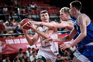 Lietuvos 18-mečiai ir toliau stebina Europos krepšinio čempionatą: aštuntfinalyje negailestingai pervažiavo Čekiją
