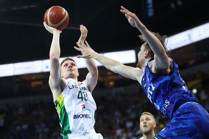 Sėkminga pasiruošimo Europos krepšinio čempionatui pradžia – lietuviai Klaipėdoje sutriuškino estus