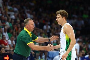 Pirmąjį rinktinės pergalingą kontrolinį mačą K. Maksvytis įvertino posakiu „ir vilkas sotus, ir avis sveika“