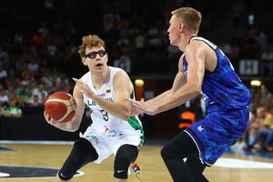 Apsauginius akinius mače su Estija dėvėjęs R. Jokubaitis iškart užsidirbo kelias pravardes