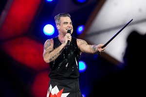 Robbie Williamsas po pertraukos pristato naują dainą