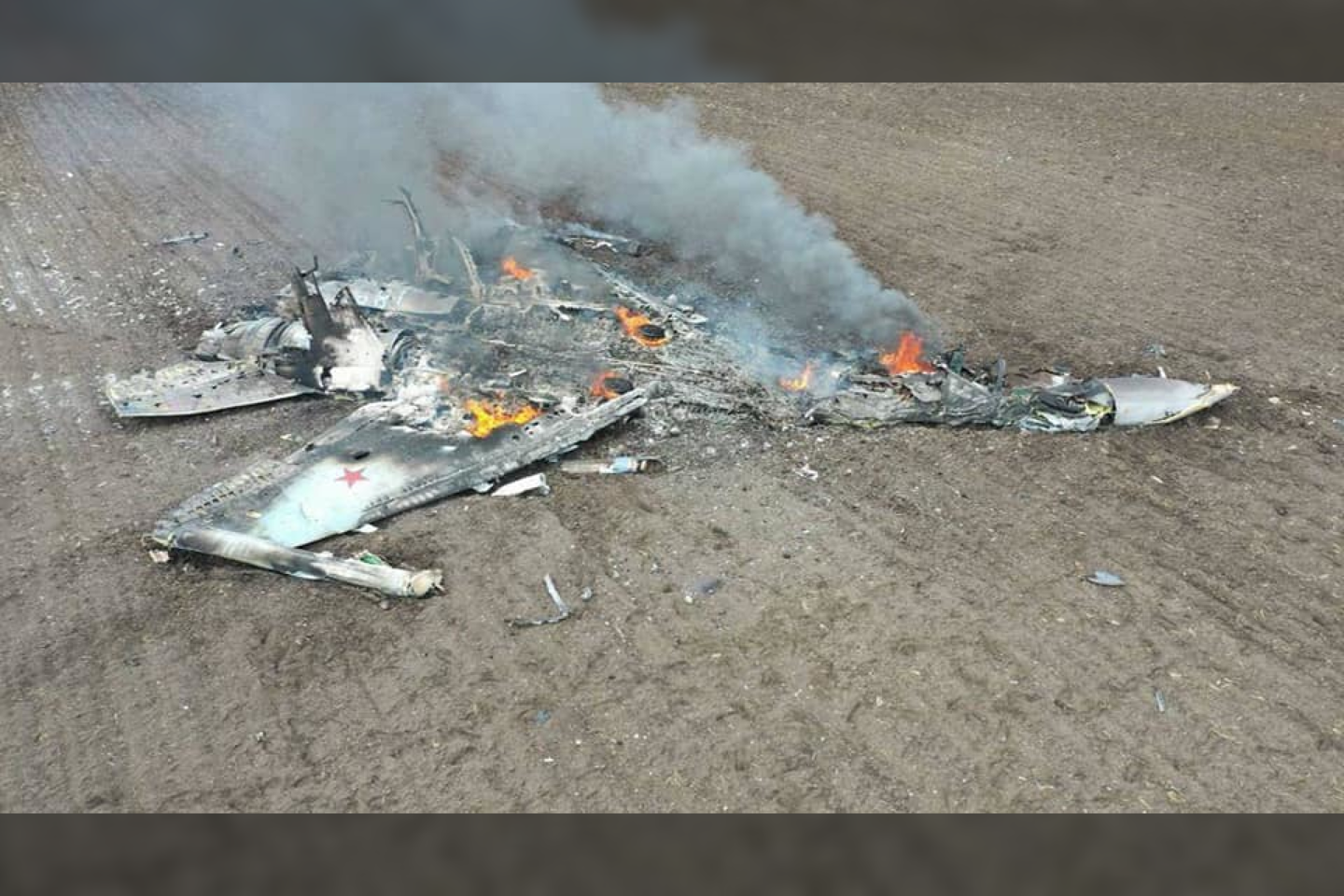  Ukrainoje numuštas rusų „Su-35S“.<br> Scanpix nuotr.