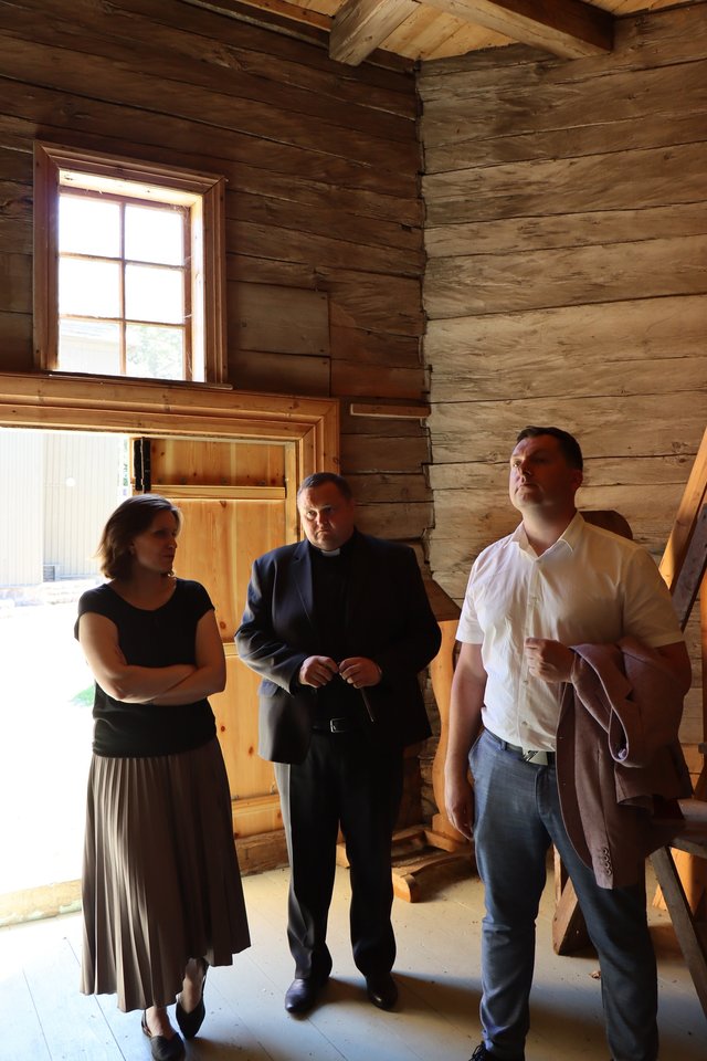 Rugpjūčio 4 dieną bažnytėlėje lankėsi savivaldybės meras Justas Rasikas ir Švietimo ir kultūros skyriaus vyriausioji specialistė Rasa Juodagalvienė.