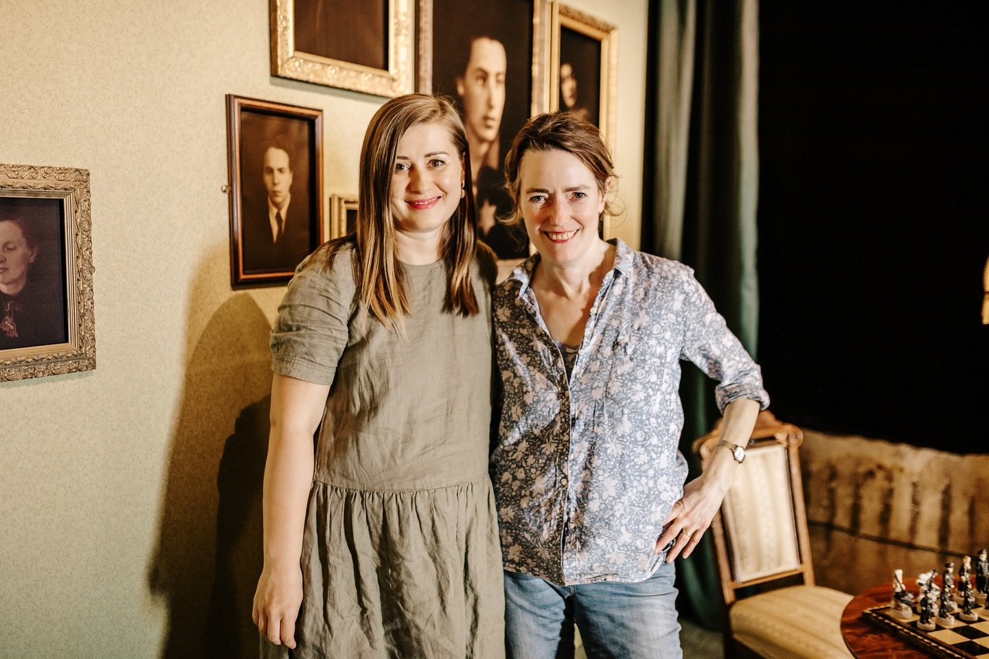 Jenny Kagan ir Justina Petrulionytė-Sabonienė parodoje „Iš tamsos“.<br>G.Jovaišos nuotr.