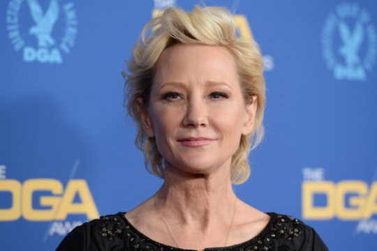 Į namą automobiliu įsirėžusios aktorės Anne Heche gyvybė – kybo ant plauko