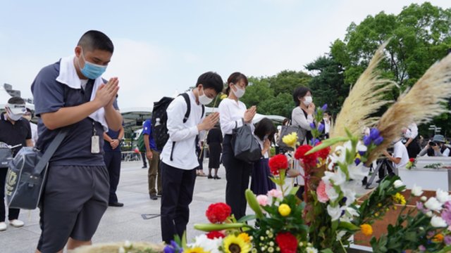 Hirošimoje paminėtos 77-osios atominio bombardavimo metinės: įspėjo apie branduolinių katastrofų grėsmę