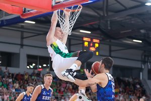 Įspūdingas 18-os taškų spurtas pirmoje rungtynių pusėje nukalė sunkią lietuvių pergalę prieš estus