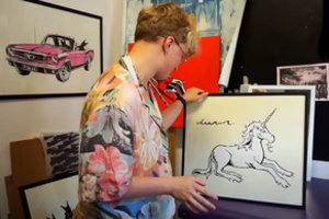 Translyčio menininko išpažintis: vargas dėl vardo, baimė atsiskleisti šeimai ir megzti naujas pažintis