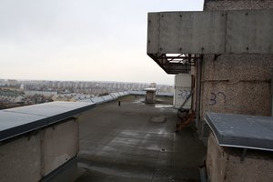 Daugiabučio kaimynas nenori lopyti stogo? Teks pavargti, bet viskas įmanoma