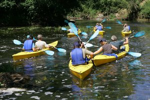 Naktį baidarėmis Minijos upe išplaukę draugijos savanoriai į stovyklavietę negrįžo: pradingėliai ryte rasti miške