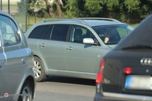 Policija skelbia apie pažeidėjus, kurie kurį laiką telefonu kalbės ne vairuodami, o vaikščiodami