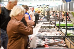 Padidintos bazinės palūkanų normos vartojimo nestabdo: bankai ir būstų pardavėjai toliau trina rankomis