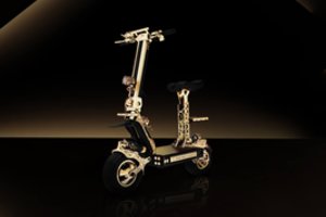 Rusai sukūrė auksu dengtą elektrinį paspirtuką: kaina atims žadą