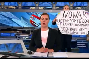 Rusijos žurnalistė M. Ovsianikova sulaikyta už „kariuomenės diskreditavimą“