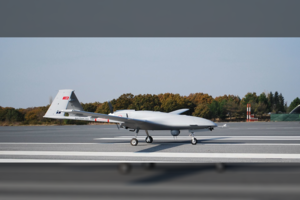 Kremlius įsiuto: grasina sunaikinti Ukrainoje planuojamą statyti „Bayraktar“ gamyklą