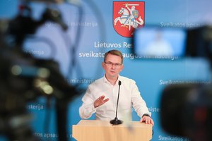 Ant stalo – nauja COVID-19 valdymo strategija: epidemijas skelbs tik savivaldybėse, būtų ribojami renginiai