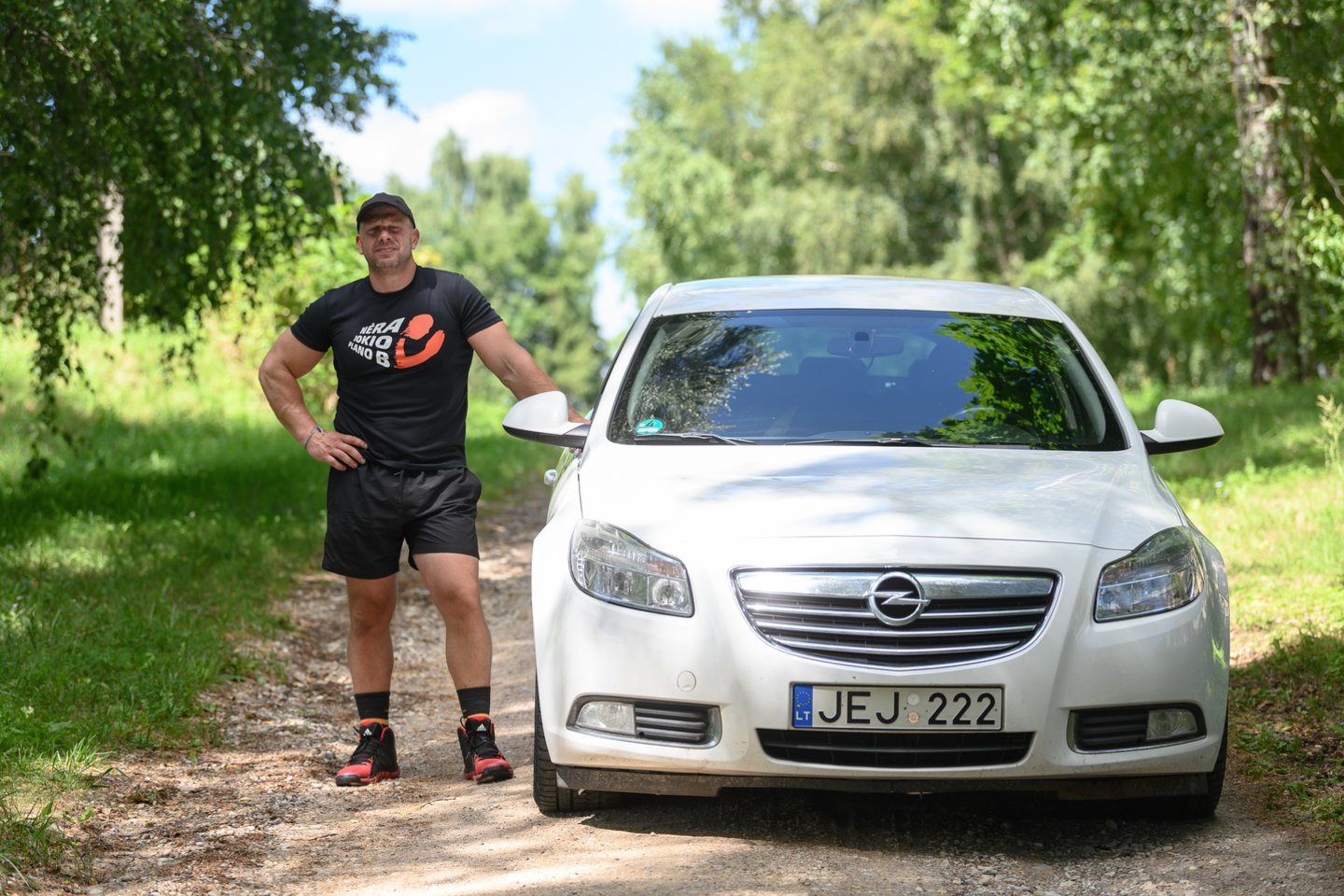 Šiuo metu vyras vairuoja „Opel“, bet pasvajoja ir apie naują visureigį. <br>V.Skaraičio nuotr.