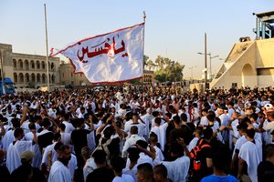 Įtakingas Irako dvasininkas nustatė galutinį parlamento paleidimo terminą