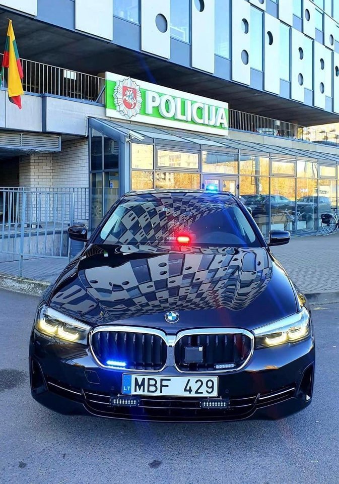 Policija savo autoparke turi daug ir įvairių nežymėtų automobilių.<br>Lietuvos policijos nuotr.