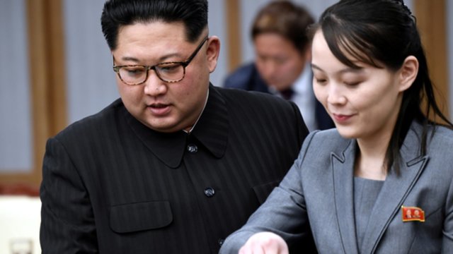 Š. Korėjos lyderiui susirgus COVID-19 sesers atsakas: grasina Seului už protrūkio sukėlimą 