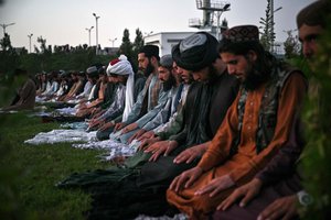 Kabule per mirtininko sprogdintojo ataką nužudytas įtakingas Talibano dvasininkas