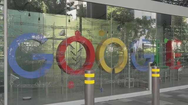 Technologijų gigantei „Google“ teks paploninti piniginę: už vartotojų klaidinimą paklos 43 mln. dolerių