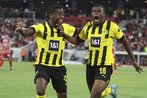 Dortmundo „Borussia“ šou rungtynių pabaigoje atnešė pergalę