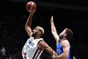 Išretinta Prancūzijos rinktinė po pratęsimo įveikė italus