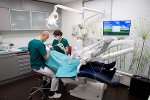 Vilnietei pas odontologą užsirašyti nepavyksta du mėnesius: užtrenktos net privačių klinikų durys