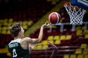 Dvi iš dviejų: Lietuvos 16-mečiai po įnirtingos kovos palaužė Nyderlandų krepšininkus