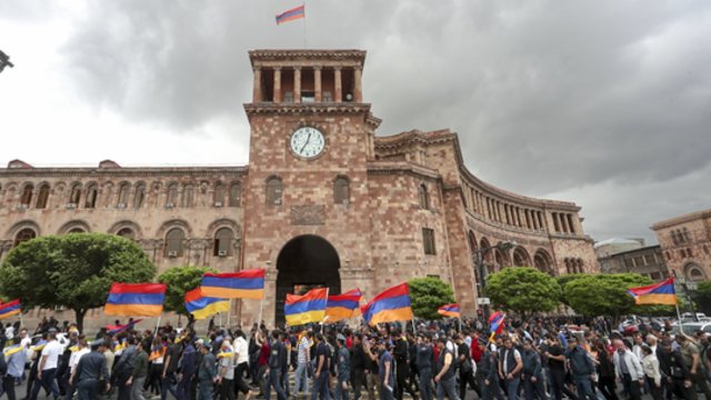 Armėnijos sostinės turgų sudrebino galingas sprogimas: nuolaužose ieškomi įstrigę žmonės