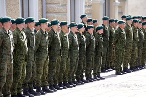 Apie 200 jaunuolių nuo rugsėjo jaunesniųjų karininkų vadų mokymuose sieks atsargos leitenanto laipsnio