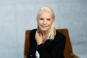 Pamoko ir gruzines, ir armėnes, o ieškodamos paspirties prisibeldžia į Izraelį ir JAV          