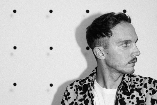 Galerijoje „Meno niša“ atidaroma menininko Jurgio Tarabildos paroda „The Sun Entering the Room“