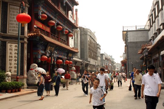 Kinija pristatė naujas priemones mažėjančiam gimstamumui paskatinti