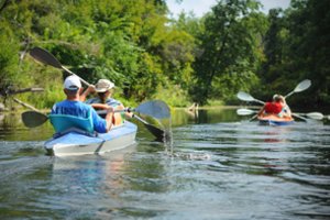 Poilsiautojai pasibaisėjo baidarėmis plaukusia kompanija: „Norėjosi dingti iš ten kuo greičiau“