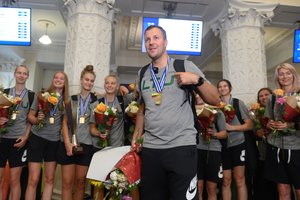 18-mečių merginų auksiniam žygiui dirigavęs V. Stanišauskas – apie emocijas išgirdus Lietuvos himną ir J. Jocytės talentą