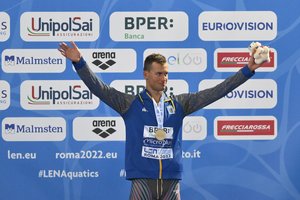 Ašaros ant apdovanojimų pakylos: ukrainietis auksinį medalį skyrė iš karo grįžusiam tėčiui