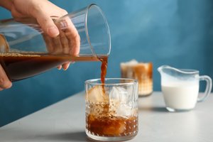 Ši kava vis labiau populiarėja: itin tiks karštoms vasaros dienoms