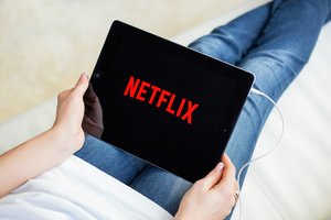 „Netflix“ vadovas prognozuoja televizijos mirtį: ar tikrai jai liko tik 5–10 metų?