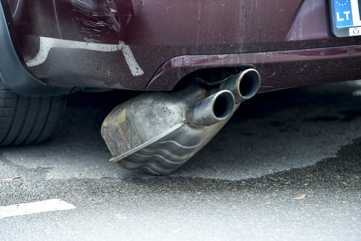 Tam, kad kvėpuotume kuo švaresniu oru, aplinkosaugininkai rugsėjo 1–17 d. tikrins transporto priemonių taršumą – teršalų kiekį automobilių išmetamosiose dujose.<br>V.Ščiavinsko nuotr.