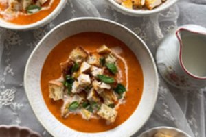 Lengvai pagaminama trinta pomidorų sriuba su vištiena