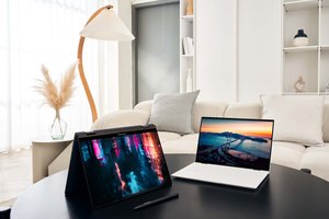 „ASUS“ pristato „Zenbook S 13 Flip OLED“ – naujas patogumo, universalumo ir kokybės derinys