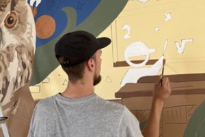 Mokyklos jau ruošiasi mokslo metams: vienos iš jų sieną papuošė paties mokinio sukurtas piešinys