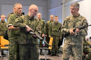 V. Rupšys žada siųsti karininkus į Suomiją mokytis pritraukti šauktinius ir rezervistus